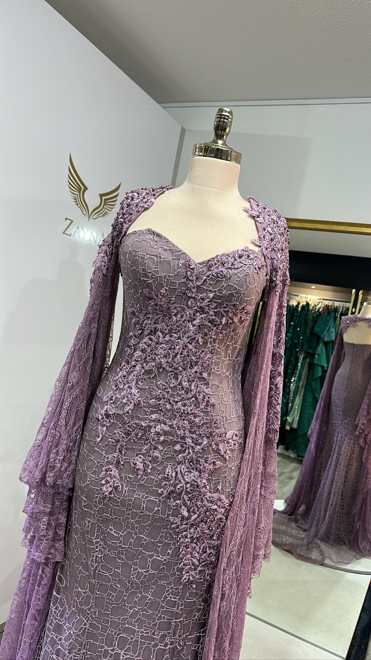 Beautiful purple dress met cape, design