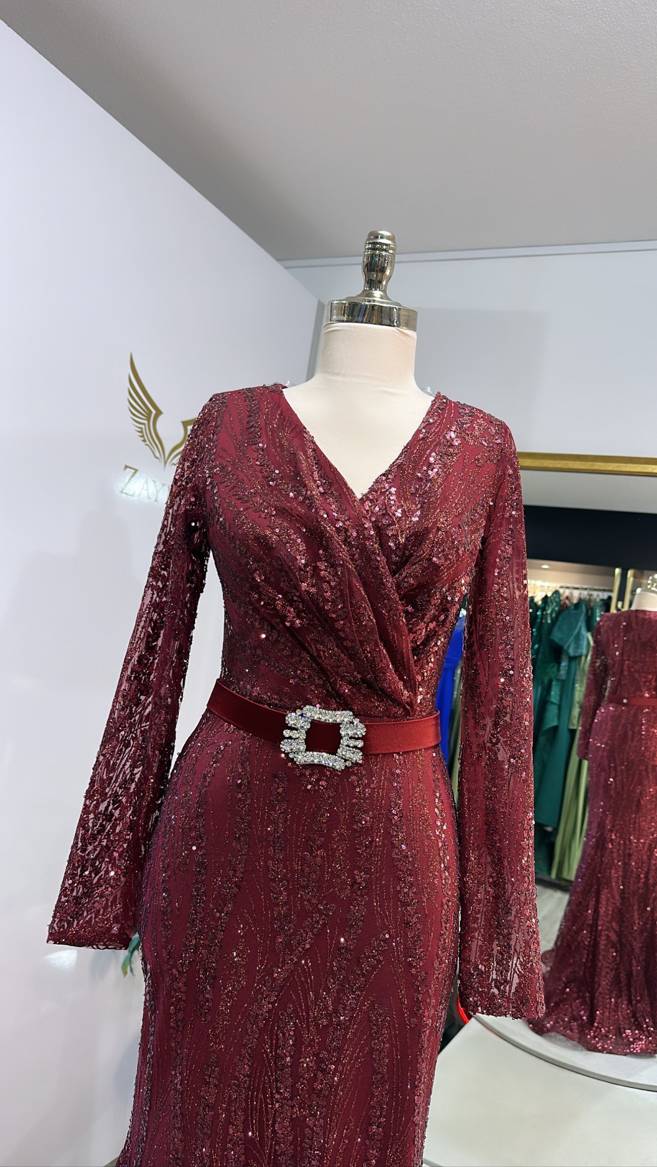 Elegant bordo dress met riem, glitters