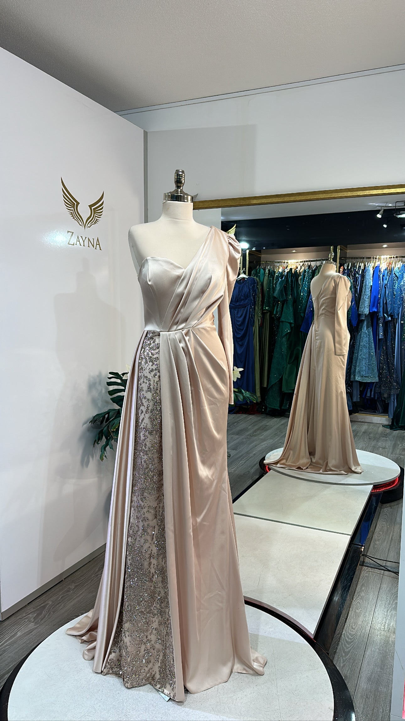 Elegant beige dress one sleeve