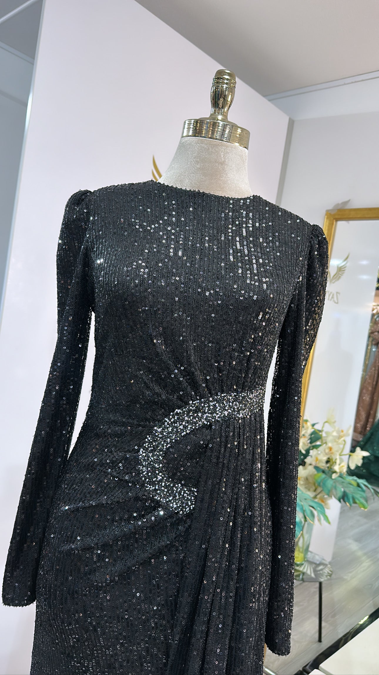 Elegant black dress sequins