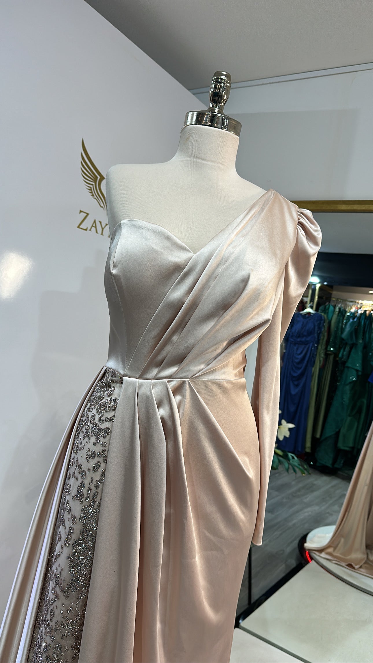 Elegant beige dress one sleeve