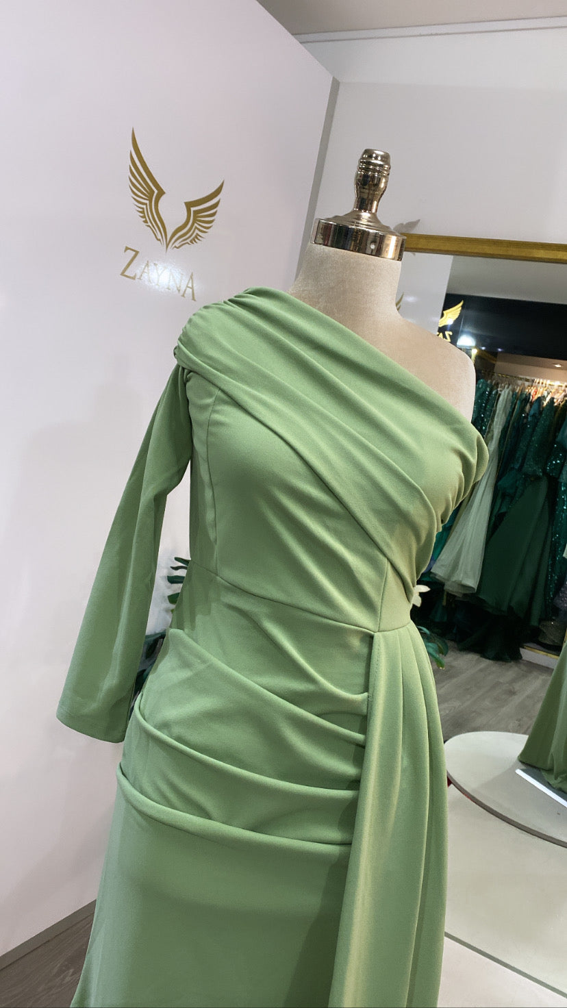 Elegant mint green dress, train