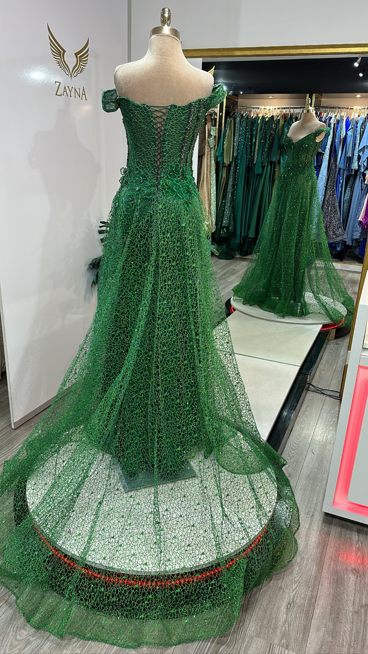 Beautiful green dress details, decorated with beads