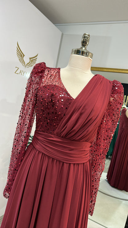 Elegant bordo dress with sequins and crepe fabric