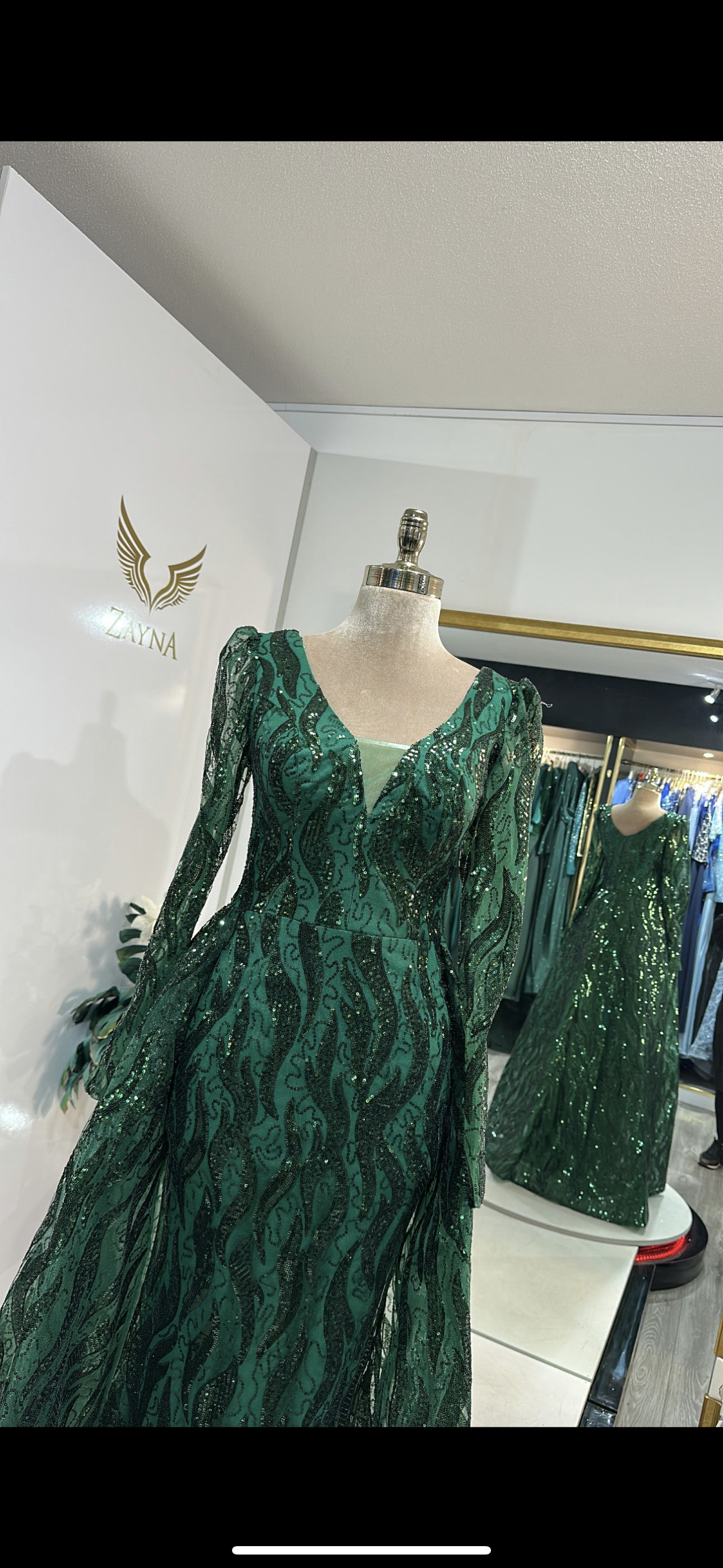 Elegant green dress with glitter and veil