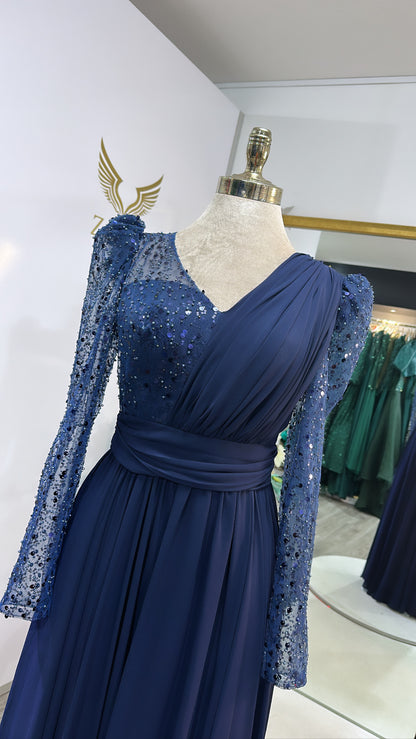 Elegant dark blue dress with sequins and crepe fabric