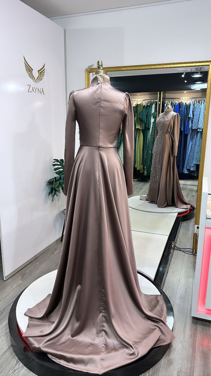 Elegant copper dress decorated top and toe, train at the back