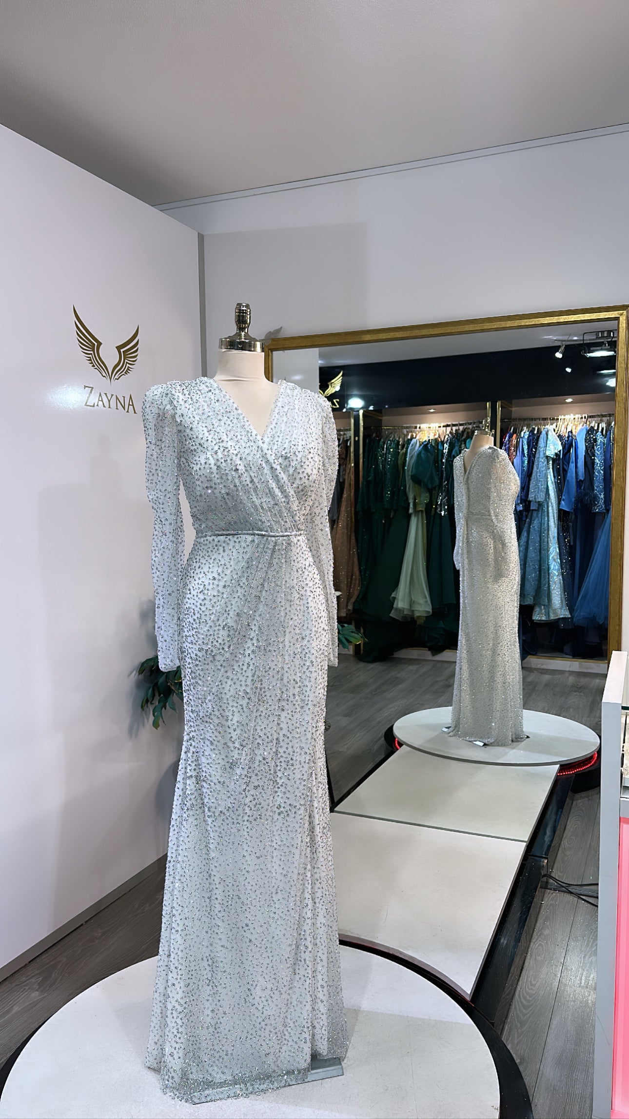 Elegant white royal dress silver glitter, split
