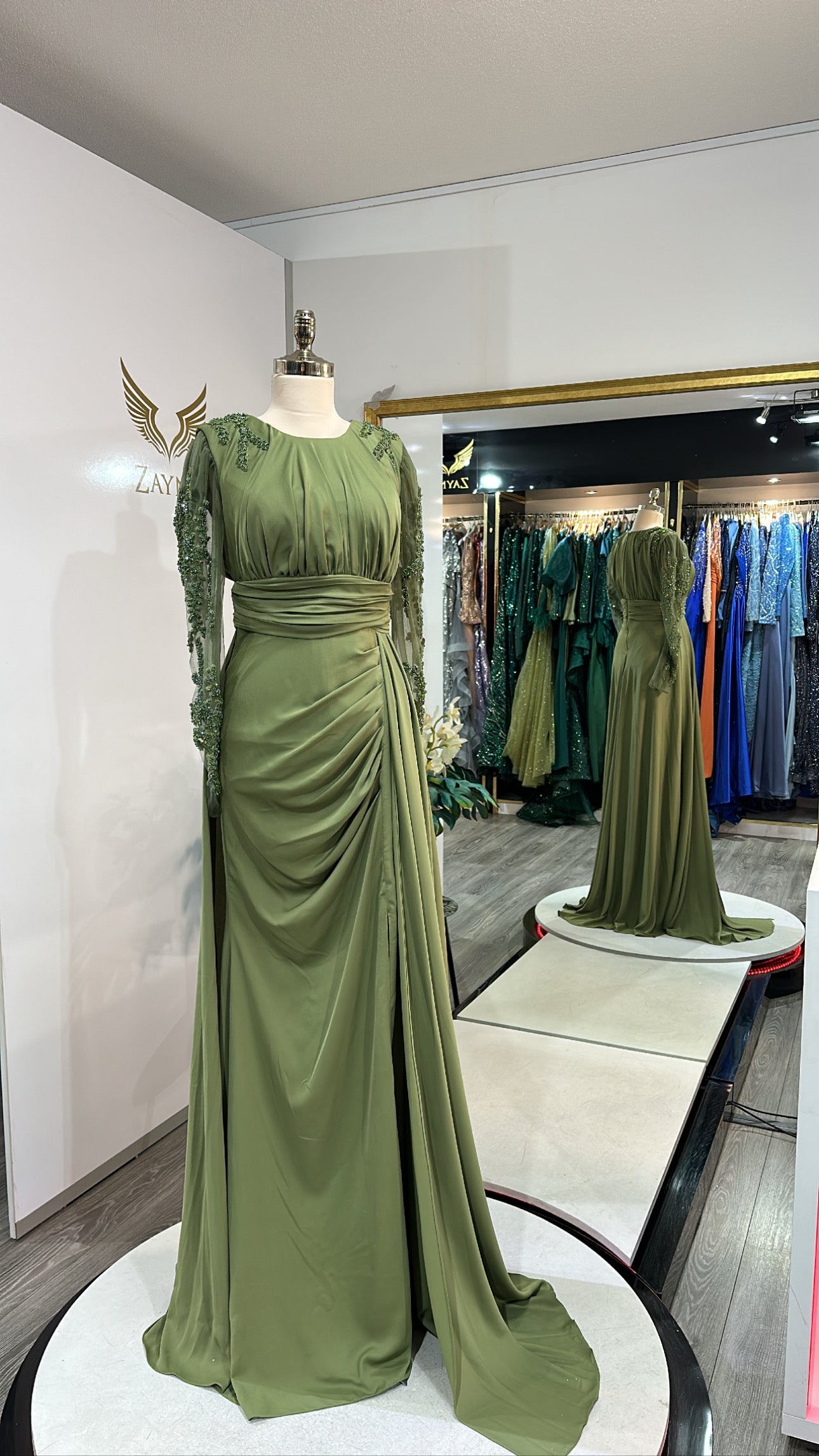 Elegant khaki green dress sleeves decorated with beads, split