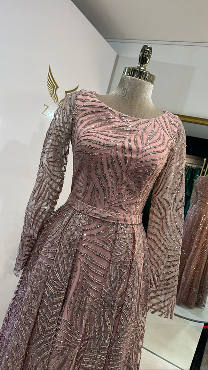 Elegant pink dress with glitter detail