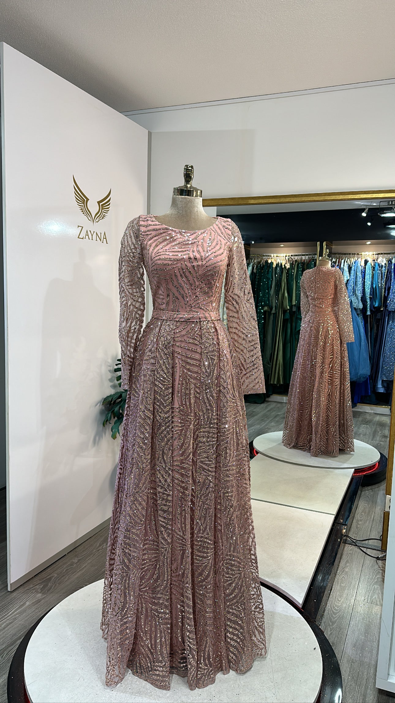 Elegant pink dress with glitter detail