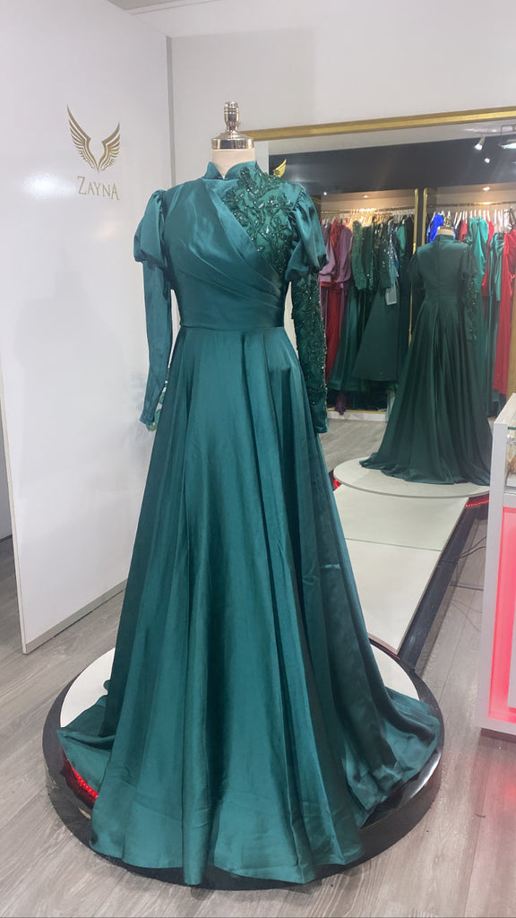 Covered green dress with hand-embroidered guipure